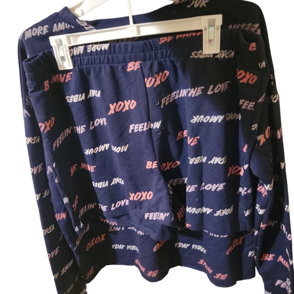 Nwt Womans Valentine's Day Pajama Set - Picture 3 of 5